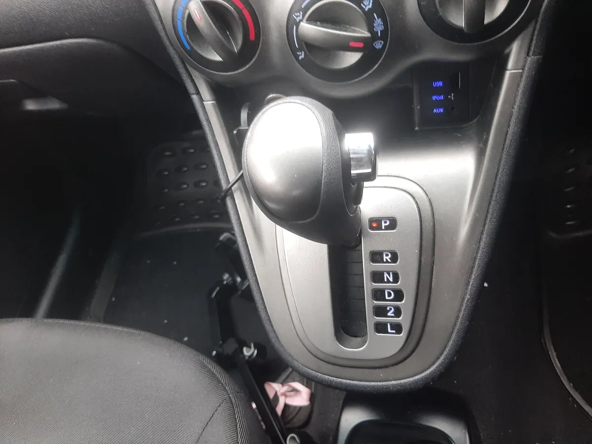 Hyundai i10 2011 AUTOMATIC.  TRADE SALE - Image 4