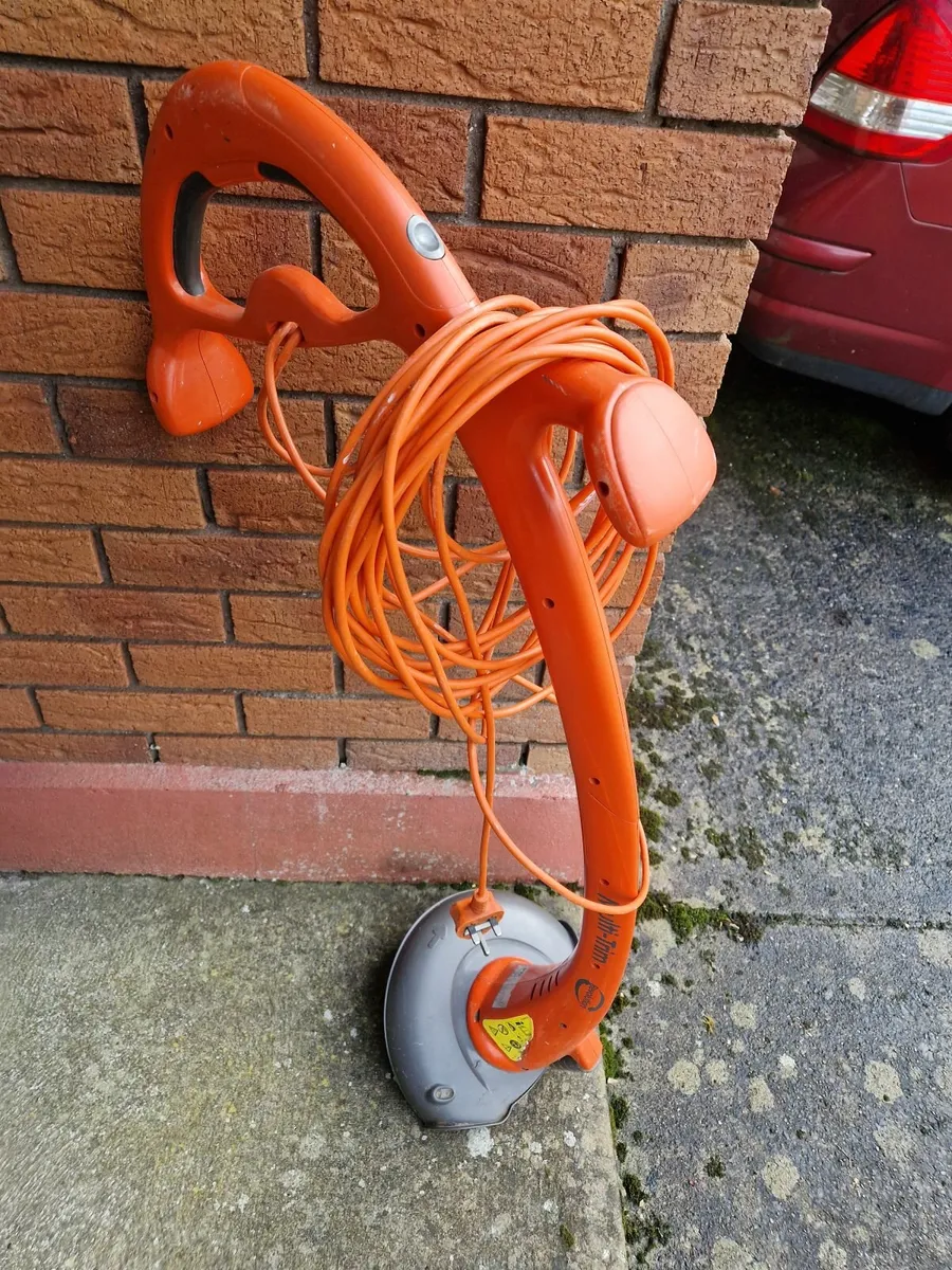 FLYMO Revolution 2500 Auto Feed Electric Strimmer - Image 1