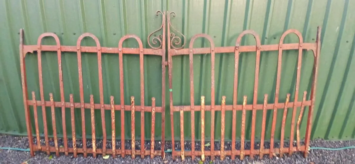 Old wrought iron gates - Image 1