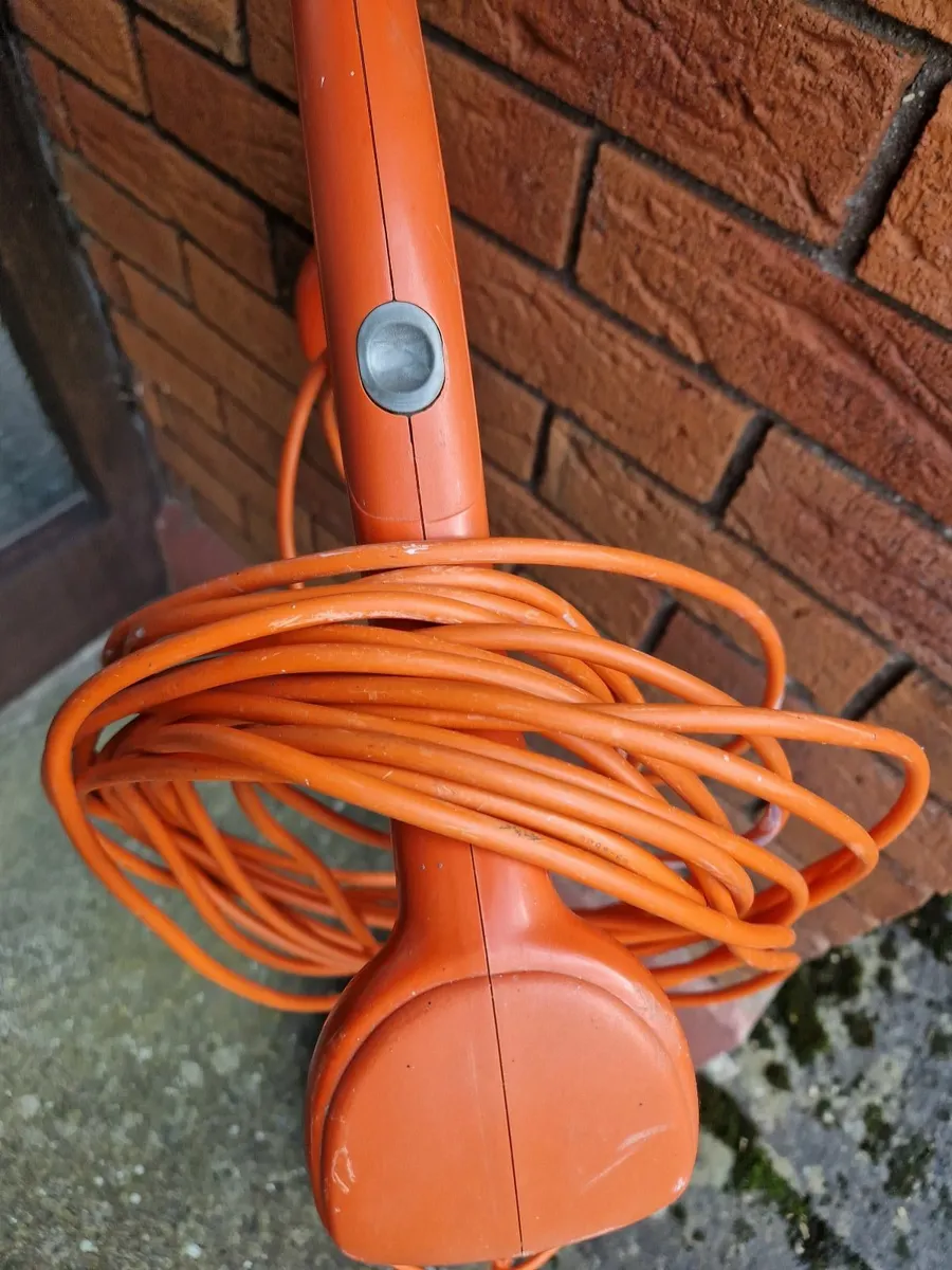 FLYMO Revolution 2500 Auto Feed Electric Strimmer - Image 4