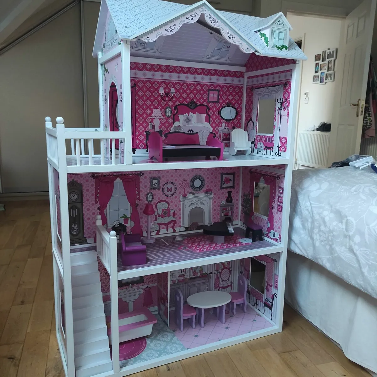 Dolls house - Image 1
