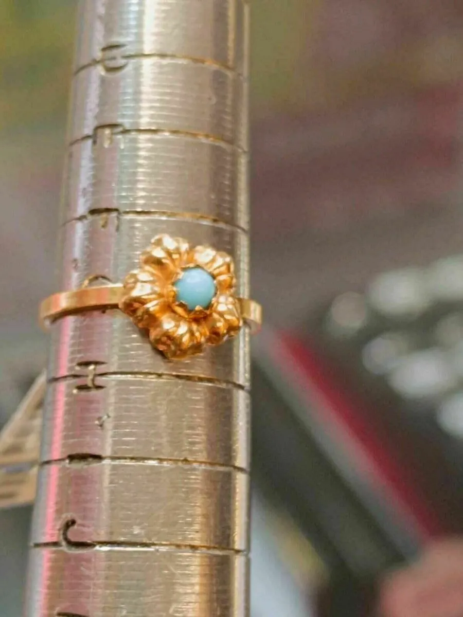 18k Yellow Gold & Turquoise Flower Ring - Image 4