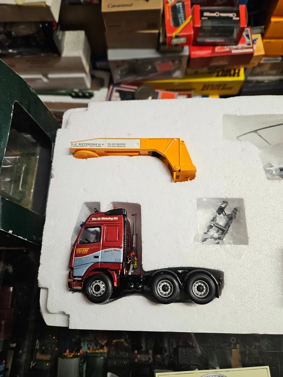 Corgi VolvonTractor Unit & Low Loader Trailer - Image 3