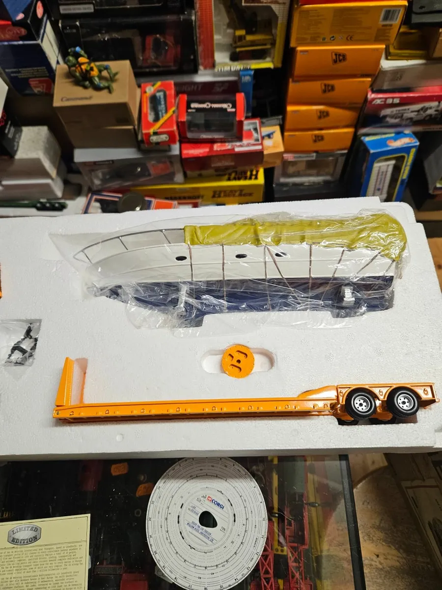 Corgi VolvonTractor Unit & Low Loader Trailer - Image 4