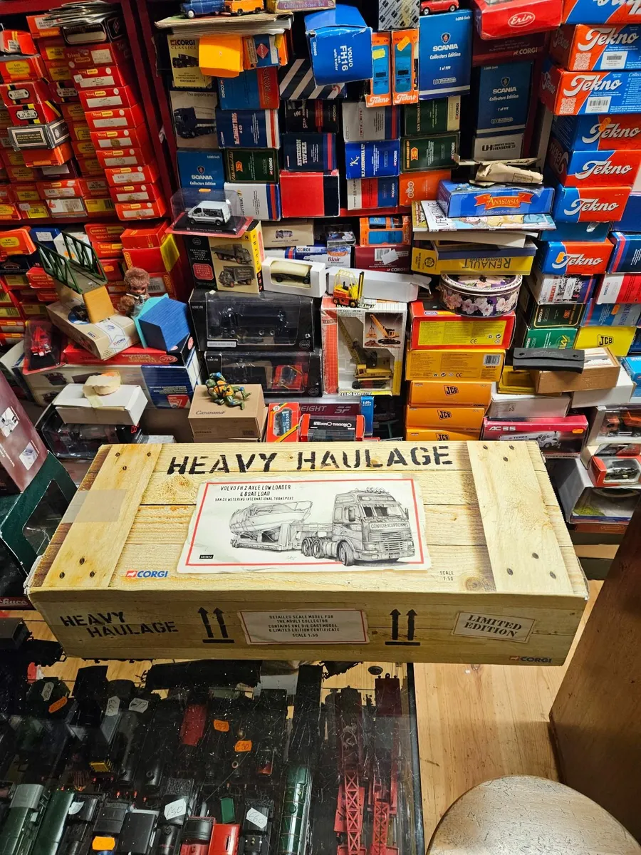 Corgi VolvonTractor Unit & Low Loader Trailer - Image 1