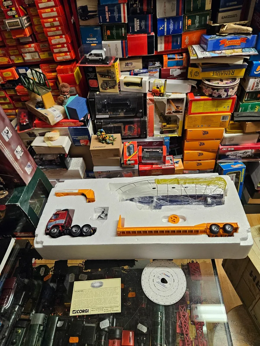 Corgi VolvonTractor Unit & Low Loader Trailer - Image 2