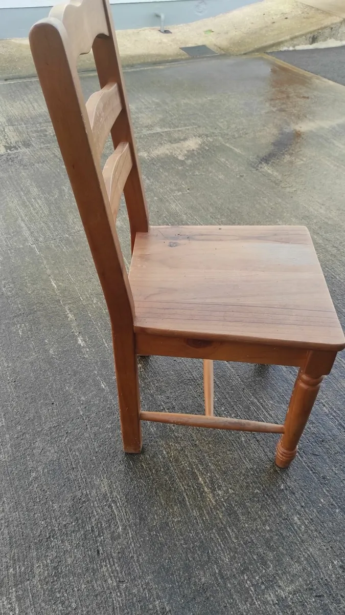 Table and Chairs - Image 1