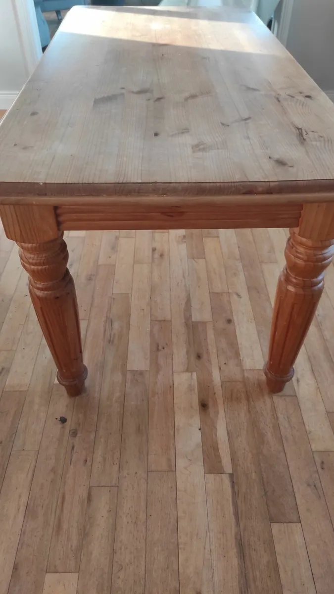 Table and Chairs - Image 2