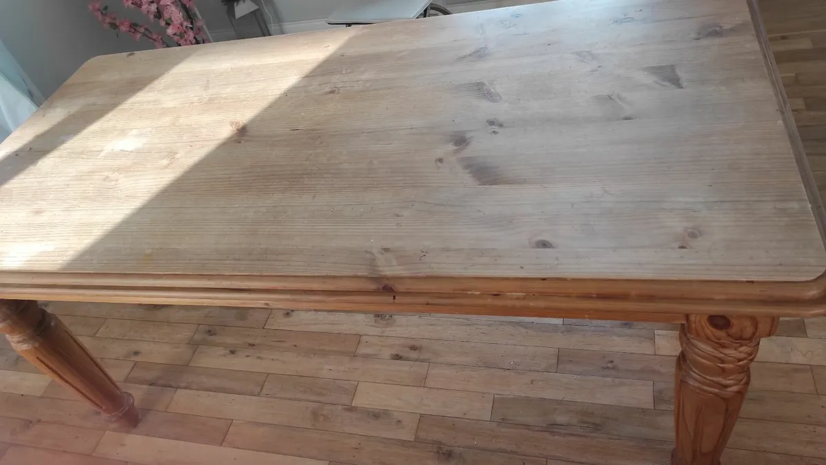 Table and Chairs - Image 3