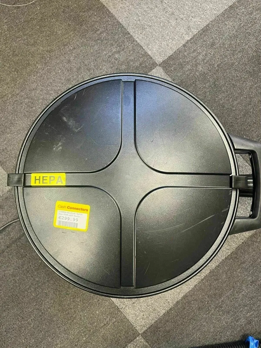 Nilfisk VP930 Vacuum Cleaner - Image 2