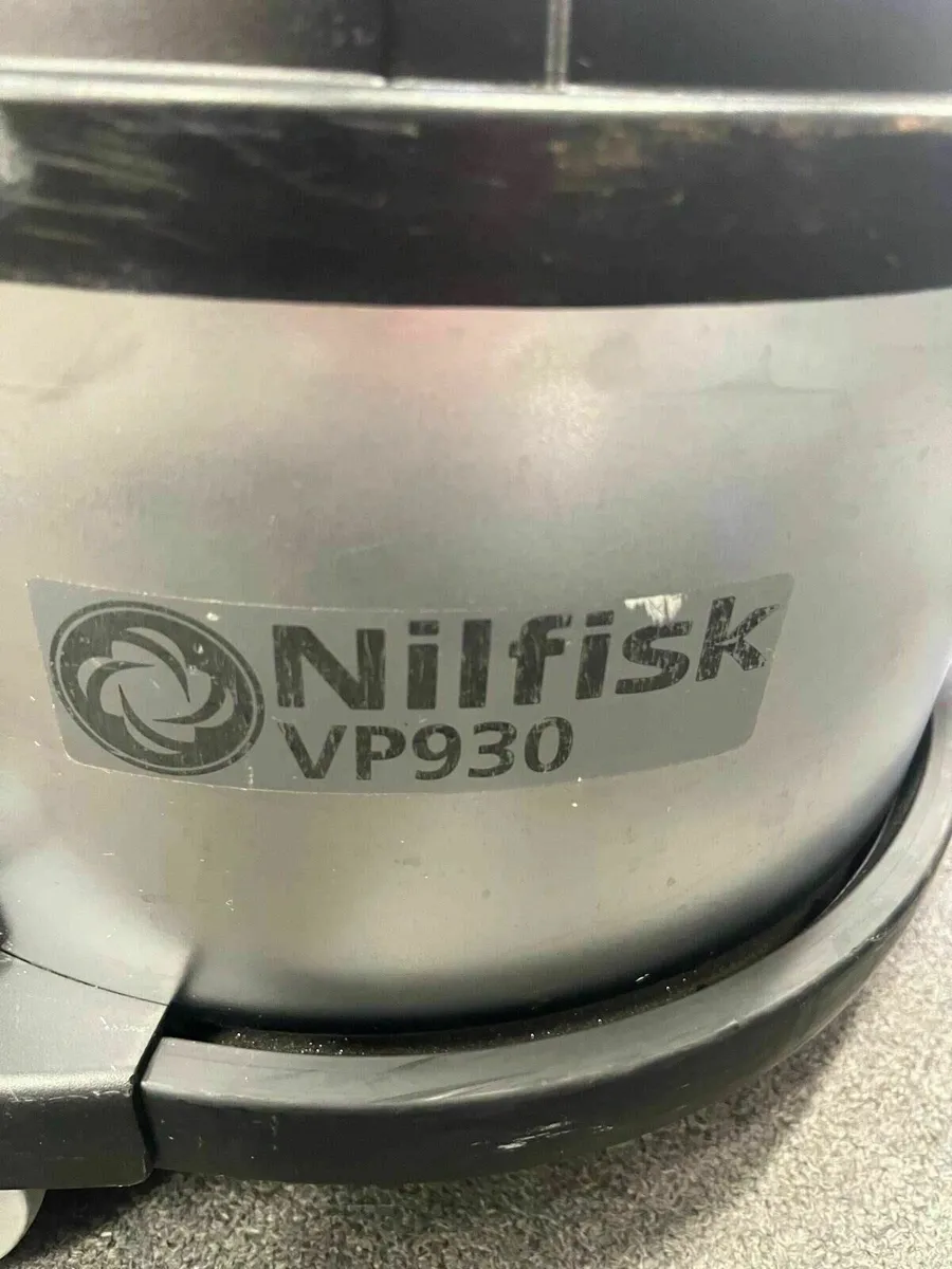 Nilfisk VP930 Vacuum Cleaner - Image 3