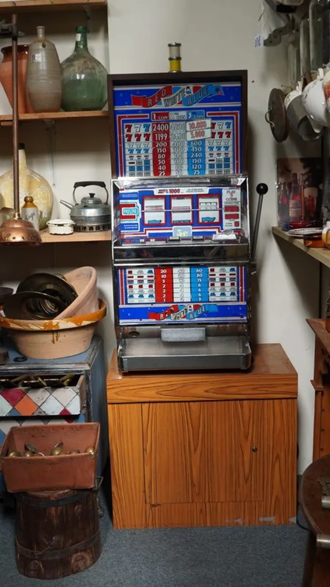 Vintage Slot Machine - Image 1