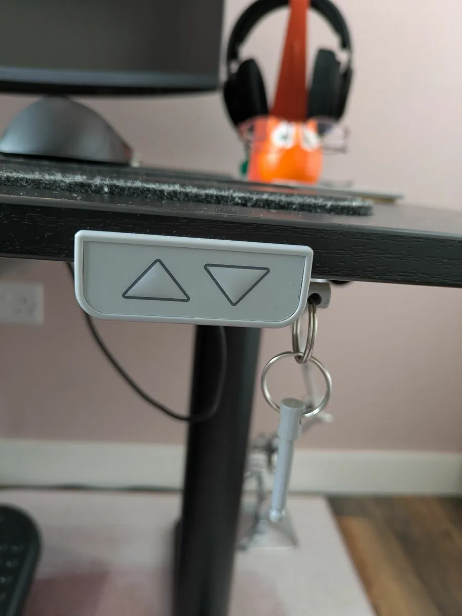 IKEA Bekant standing electric desk 140x60cm - Image 2