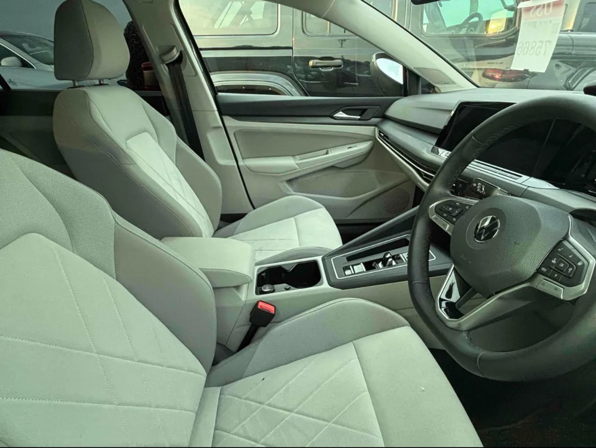 SUNROOF * 211 VW GOLF STYLE 1.5 150BHP AUTOMATIC - Image 4