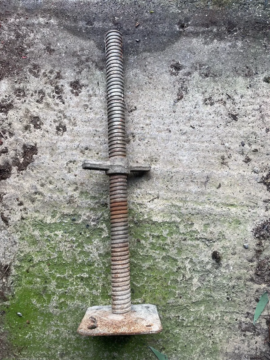 Scaffolding jacks - Image 1
