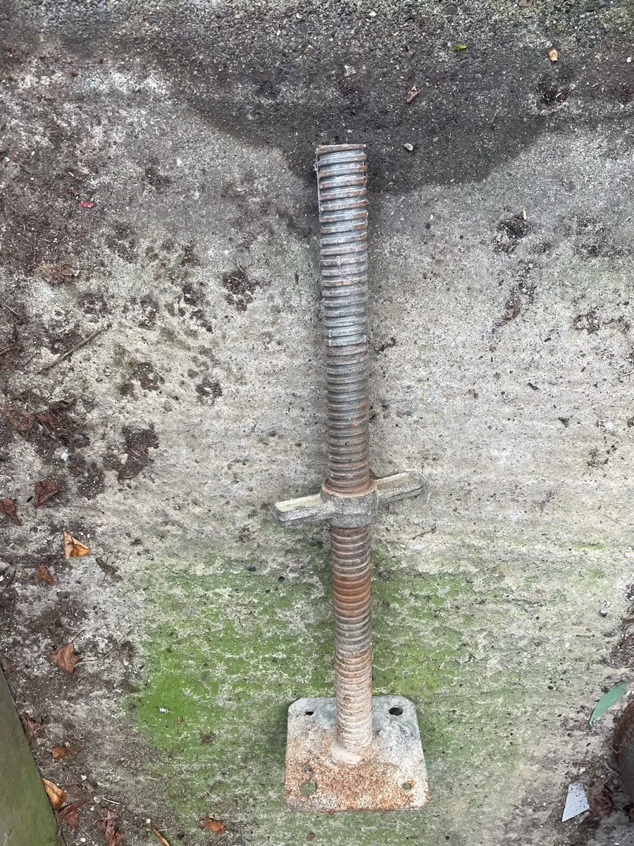 Scaffolding jacks - Image 2