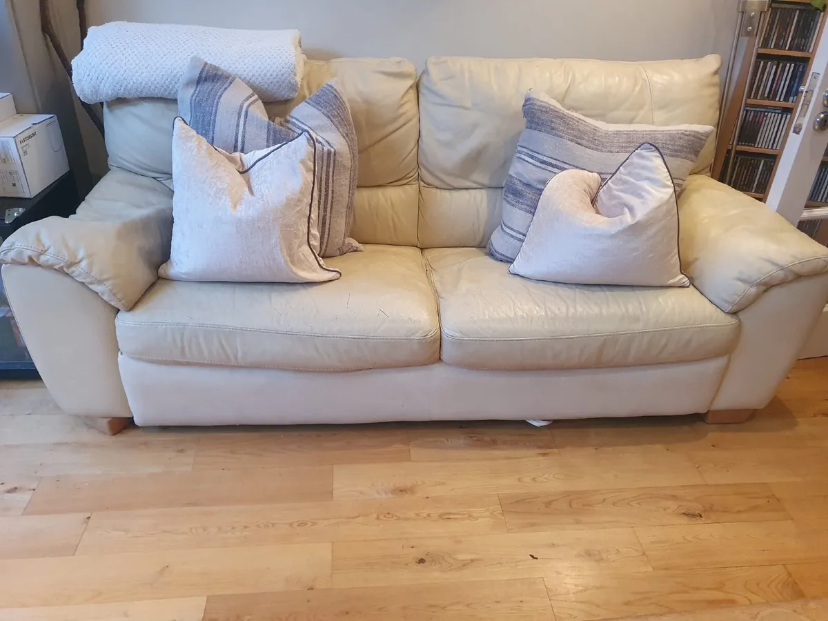 Leather Natuzzi couch - Image 3