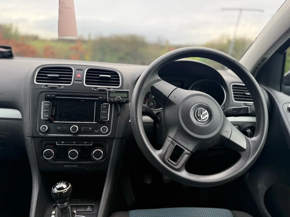 2012 Volkswagen Golf - Image 4
