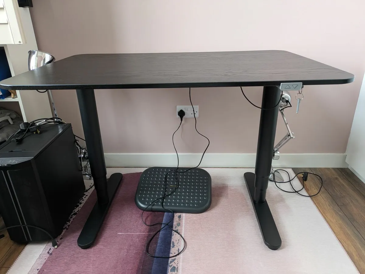 IKEA Bekant standing electric desk 140x60cm - Image 1