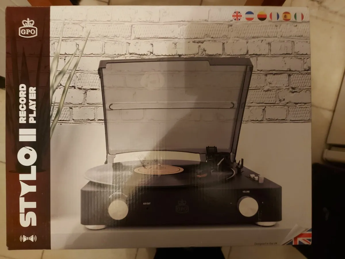 NEW IN BOX, STYLO II Record Player Turntable - Image 1
