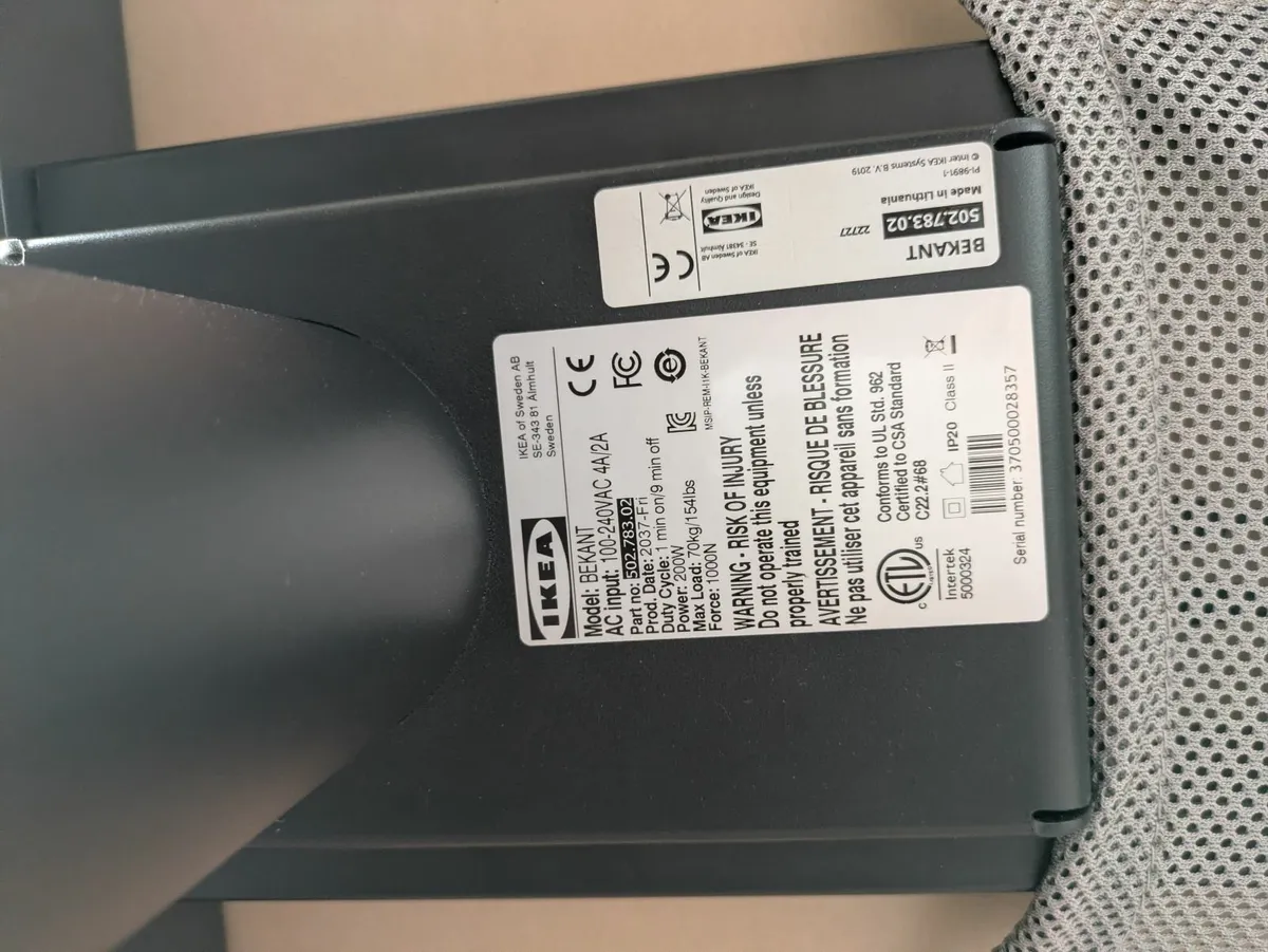 IKEA Bekant standing electric desk 140x60cm - Image 3