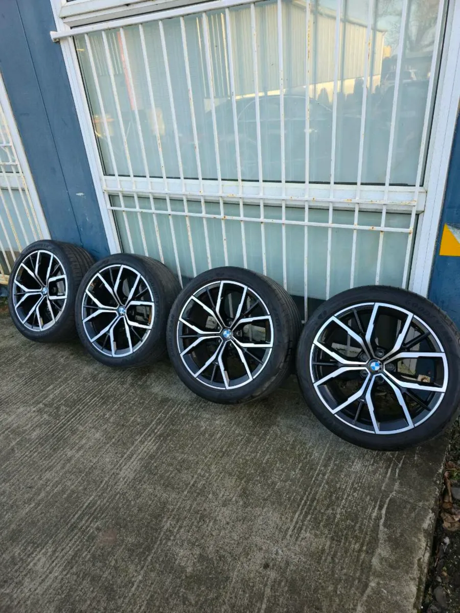 19" Genuine BMW G30  Staggered 845M Alloys - Image 1
