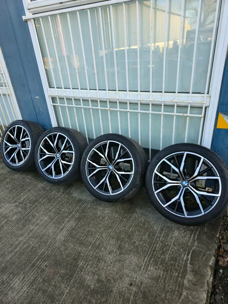 19" Genuine BMW G30  Staggered 845M Alloys - Image 2