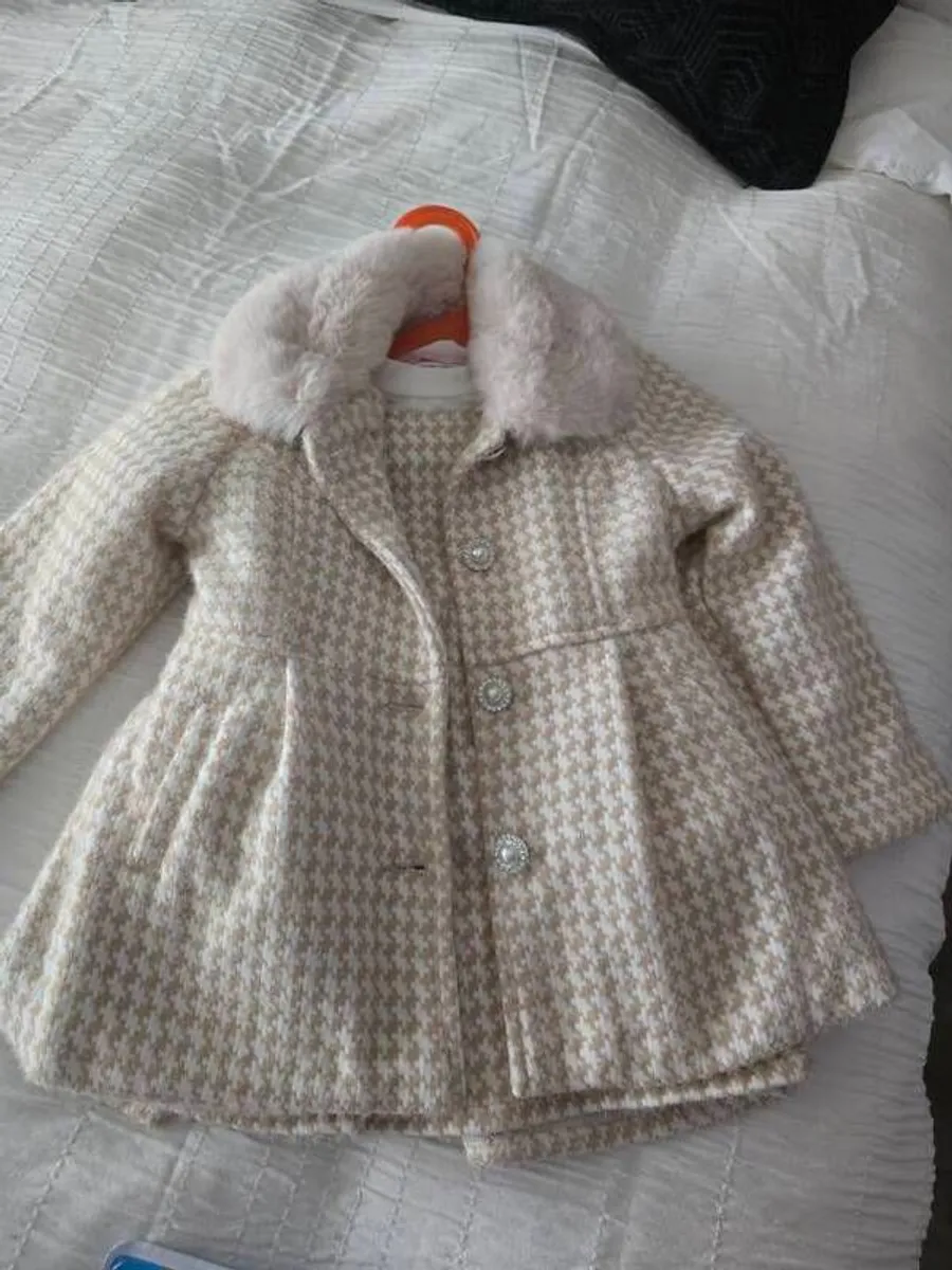 childs coat - Image 1