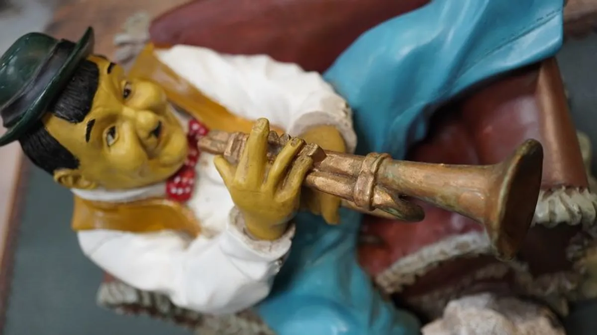 Laurel & Hardy Figurines by Peter Mook - Image 4