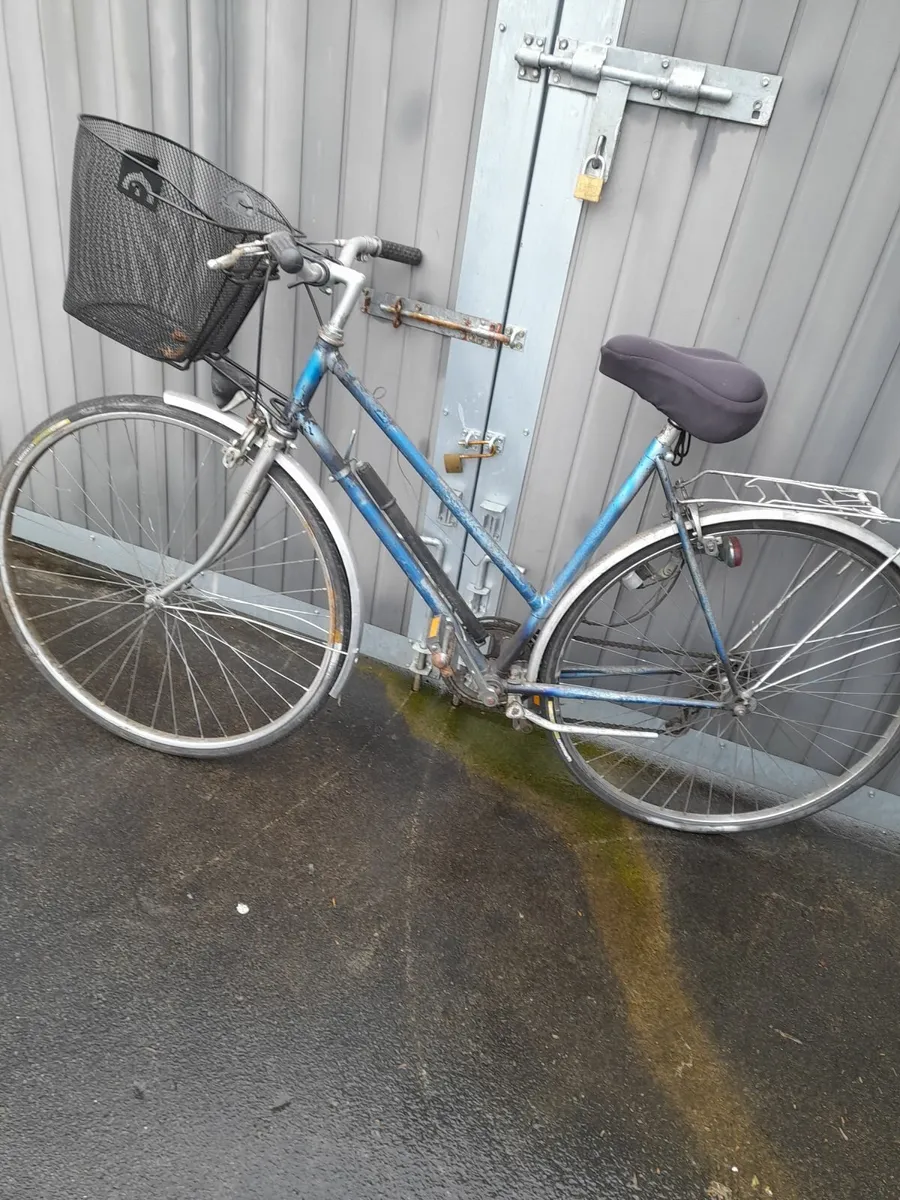 Ladies bicycle - Image 1