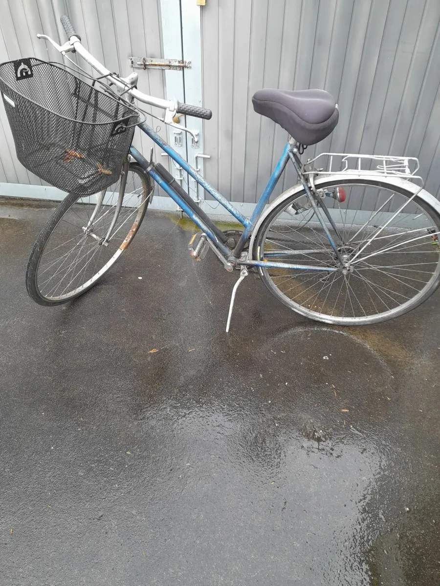 Ladies bicycle - Image 2