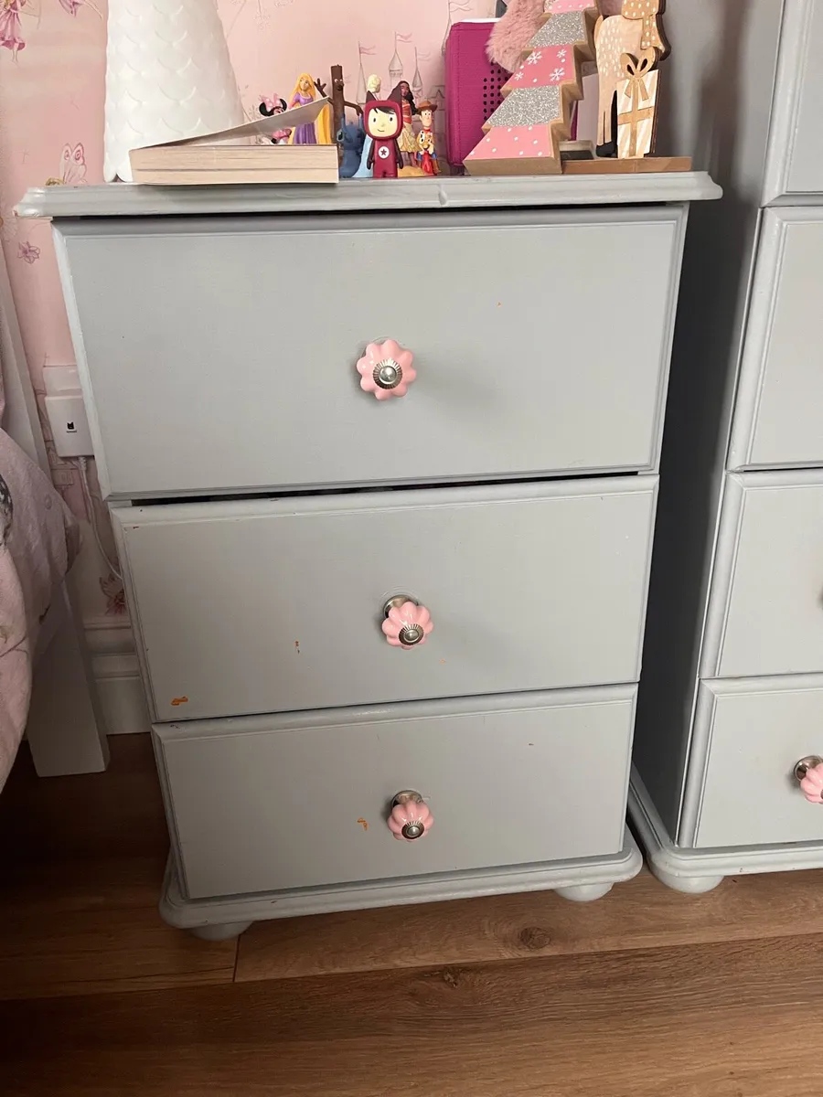 Bedroom locker - Image 1