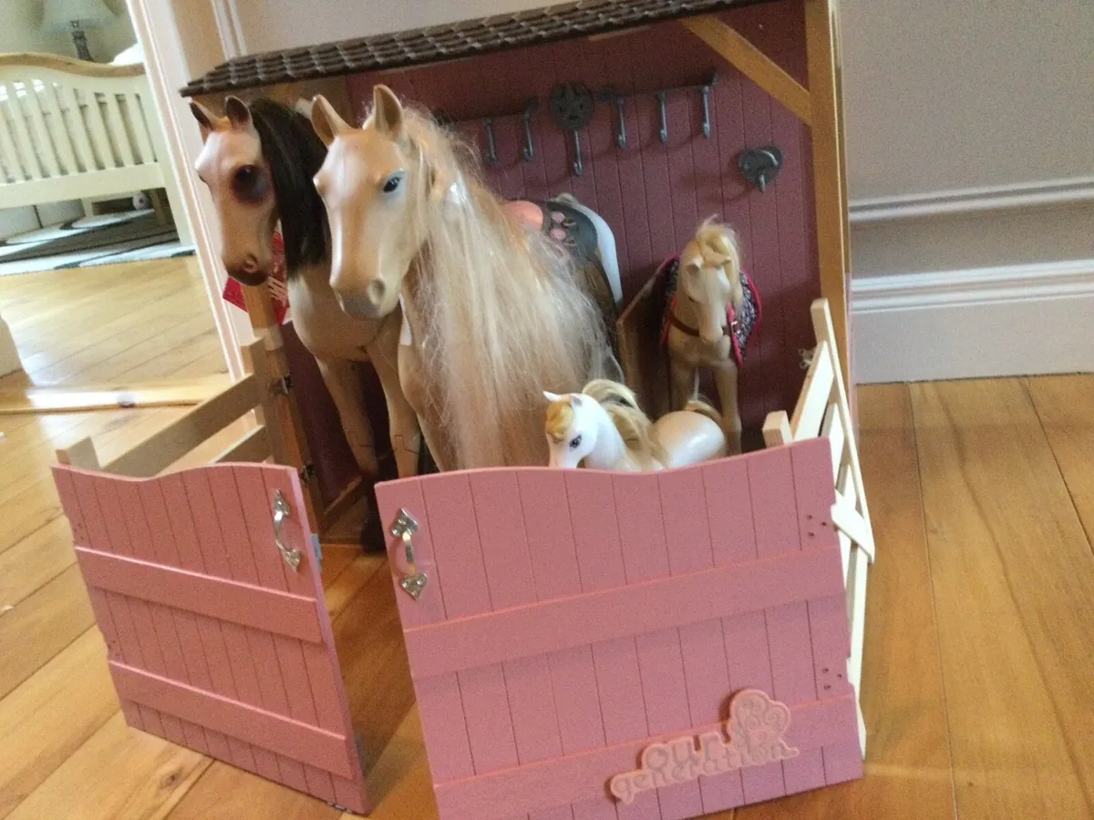 Kids toy horses and stables - Image 3