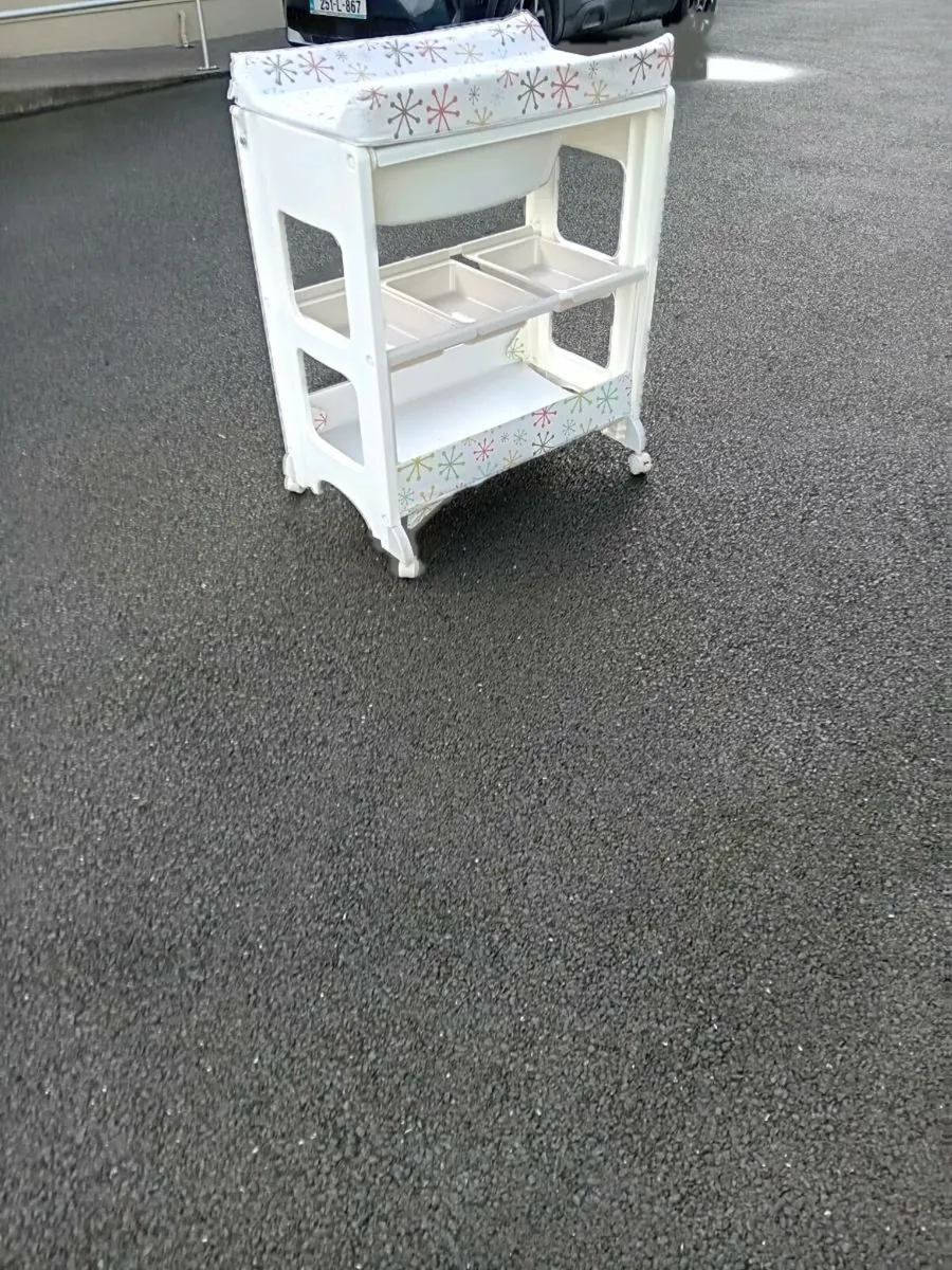 Baby changing table - Image 3