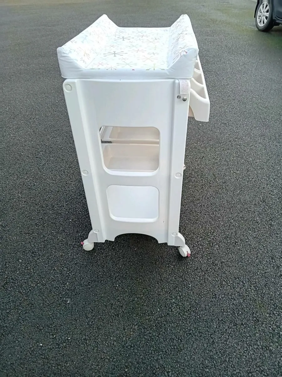 Baby changing table - Image 4