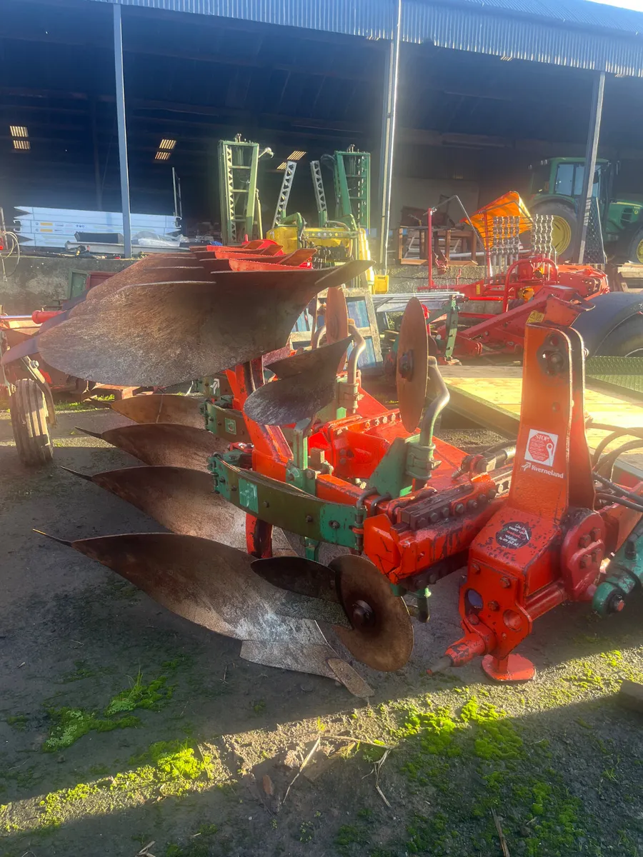 Used 4F E160 14” Kverneland Reversible Plough - Image 3