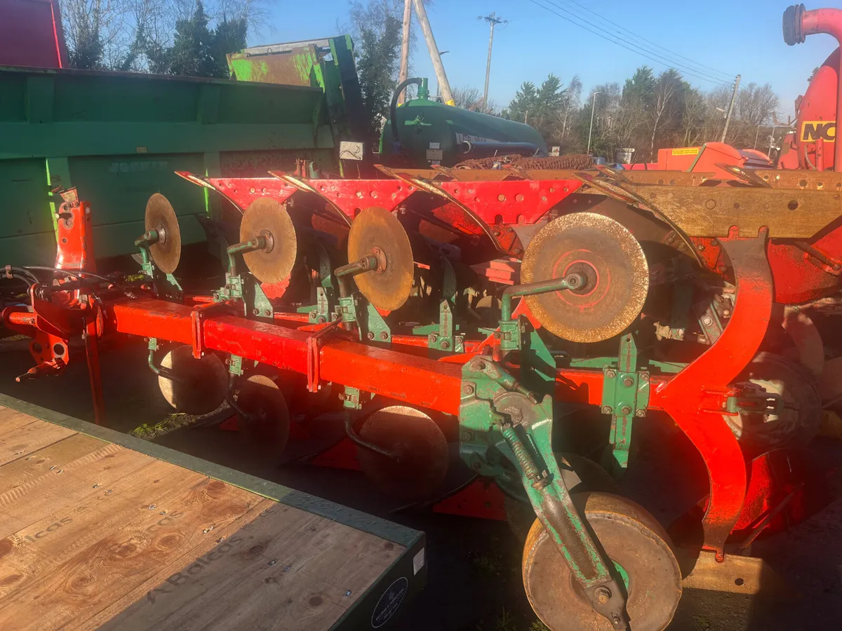 Used 4F E160 14” Kverneland Reversible Plough - Image 1