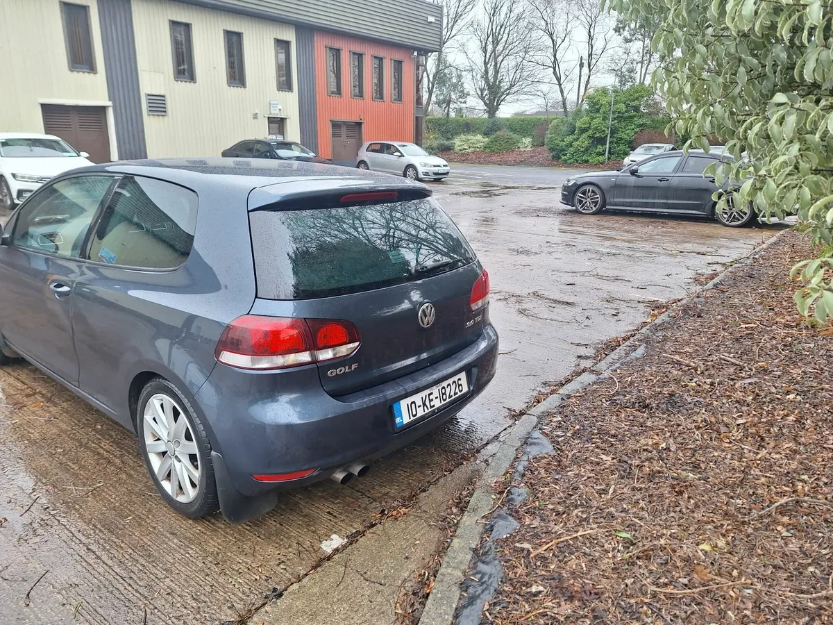 Volkswagen Golf 2010 - Image 2