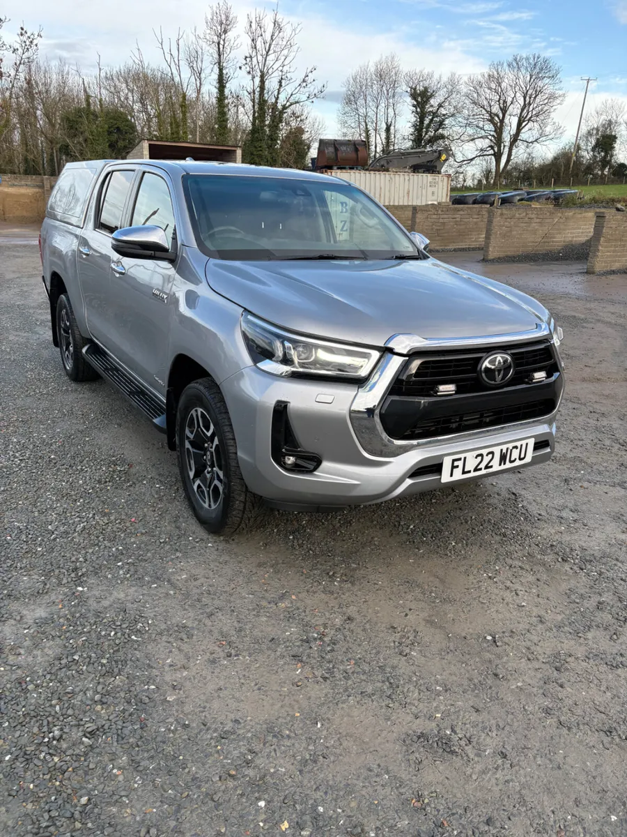 2022 Toyota Hilux Invincible Manual 6 speed - Image 3