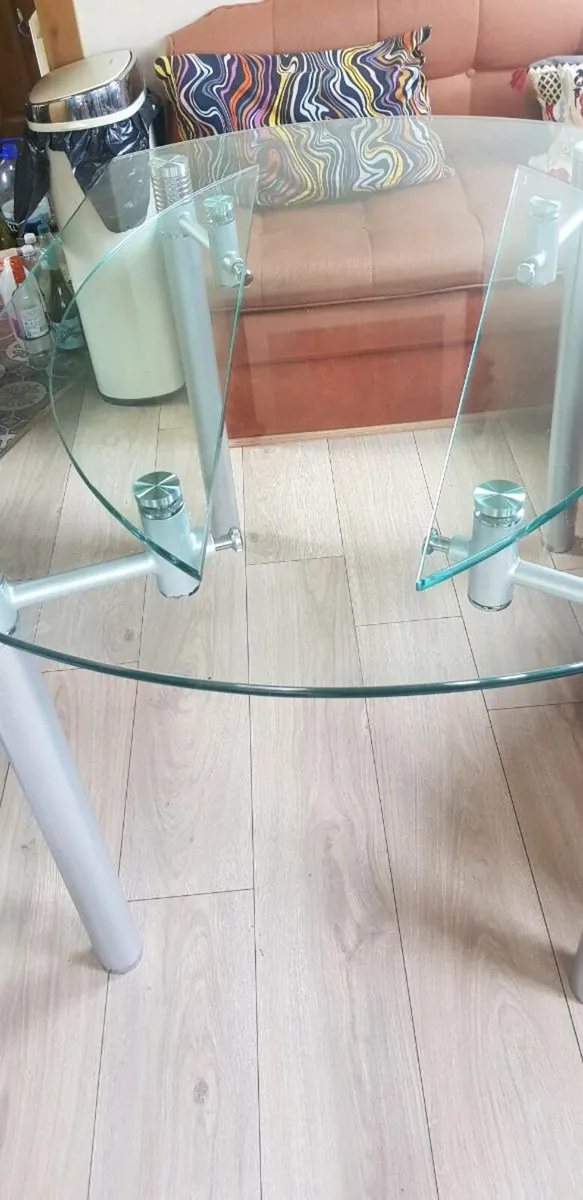 Glass table - Image 1