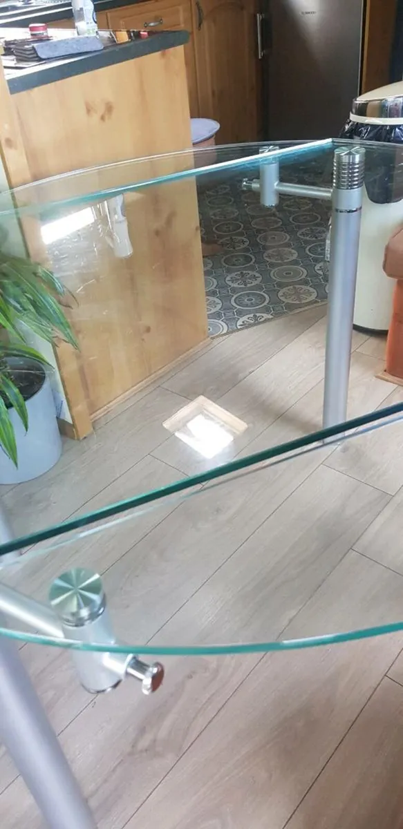 Glass table - Image 3