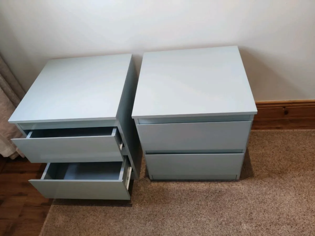 Two bedside lockers