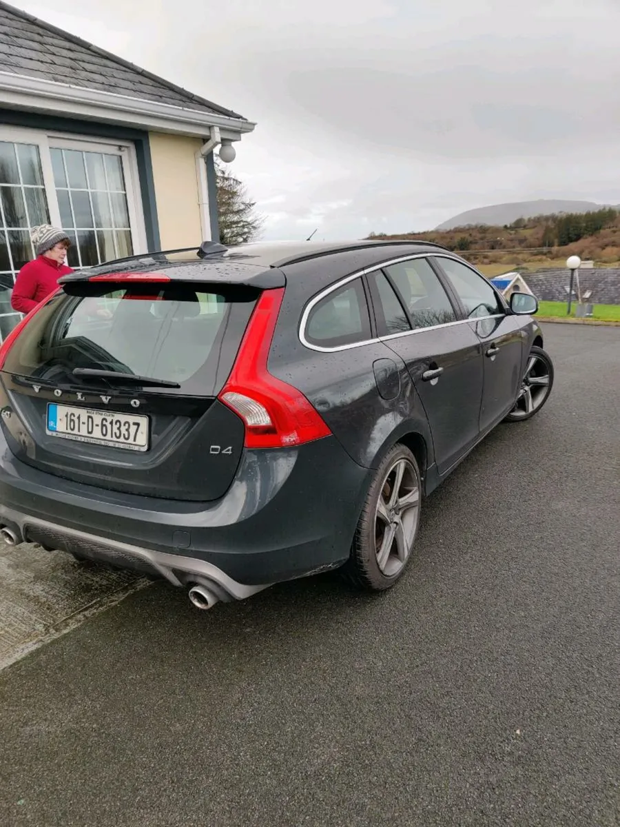 2016 Volvo V 60 R design.  €8500 ono - Image 3