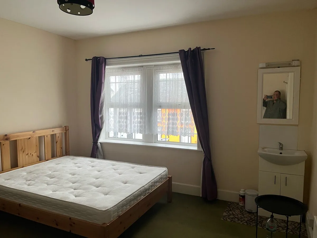 Room to Rent - Image 4