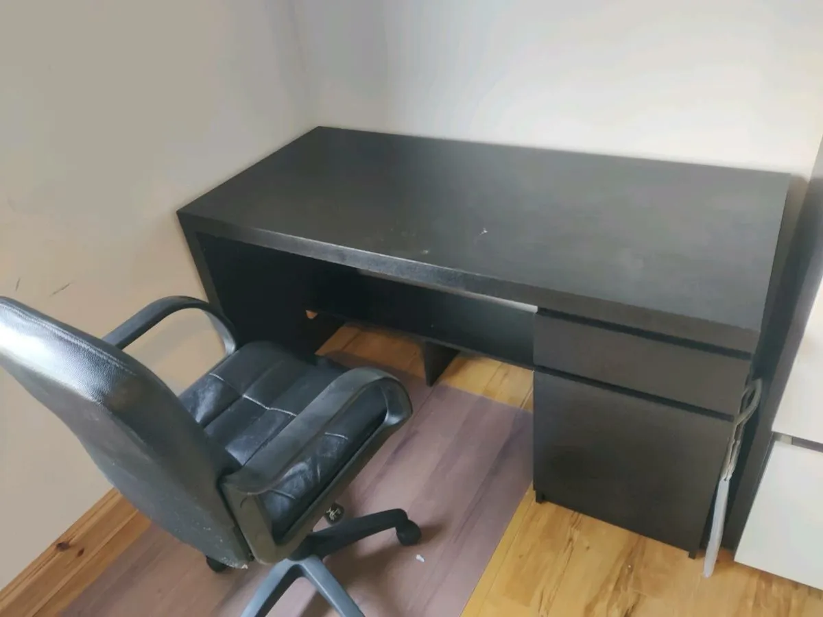 Black desk - Image 1