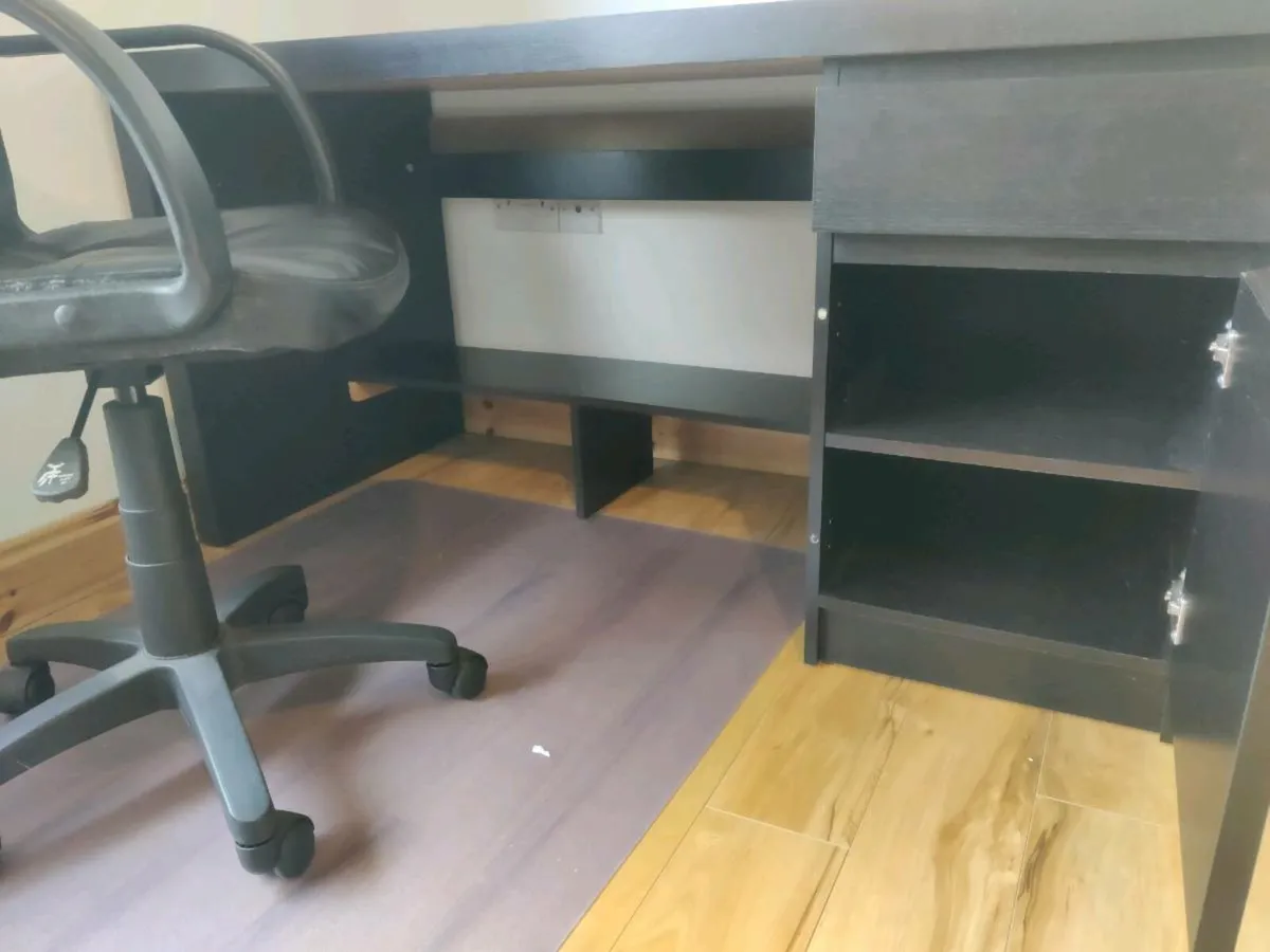 Black desk - Image 2