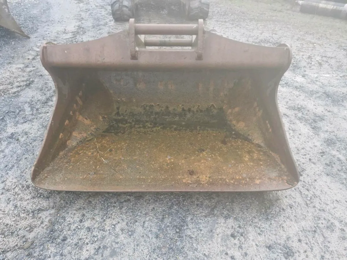 S70 Tiltrotator bucket+ Hitch - Image 1