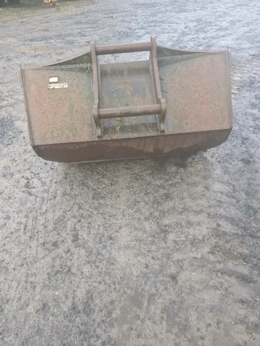 S70 Tiltrotator bucket+ Hitch - Image 2