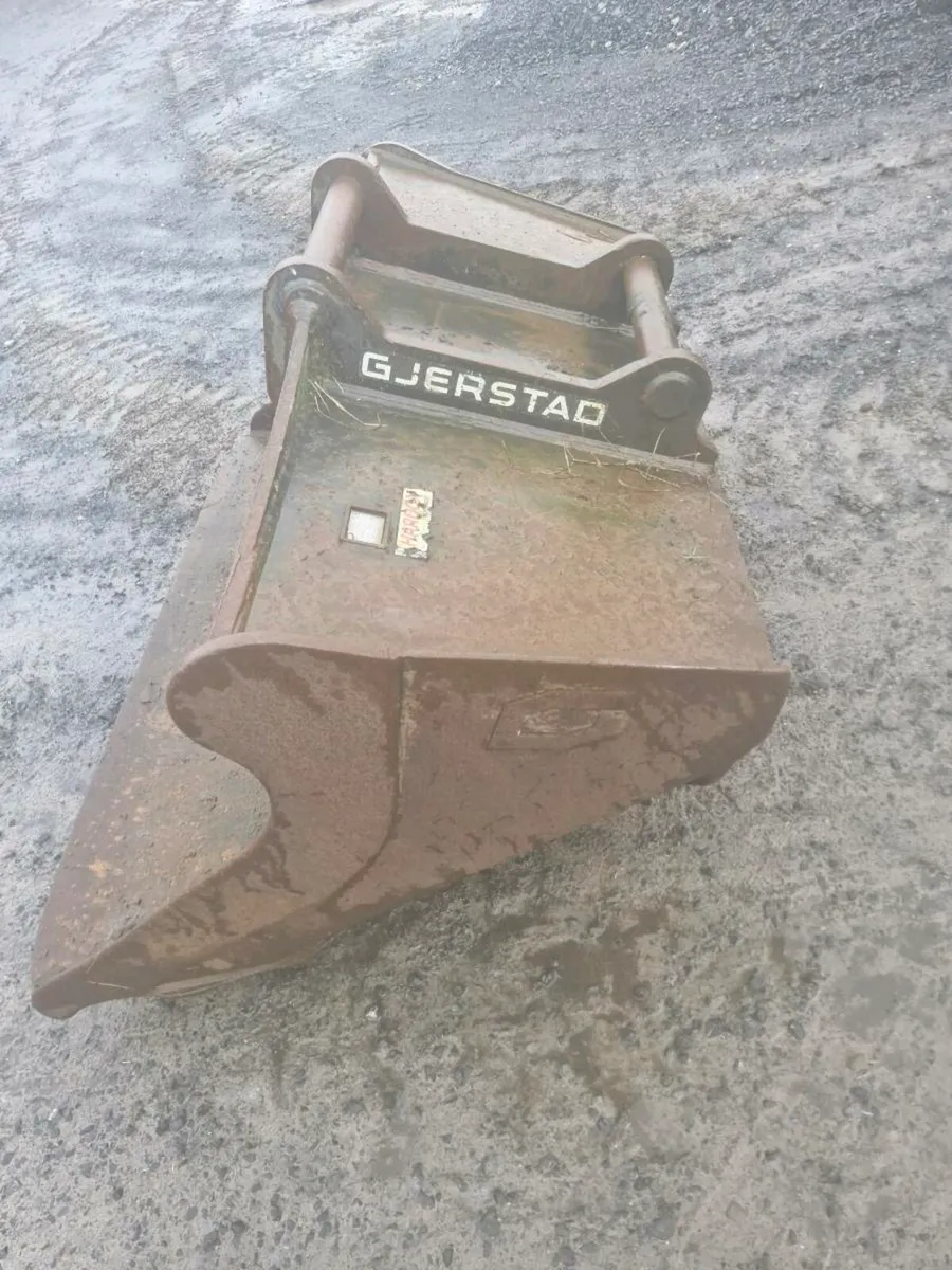 S70 Tiltrotator bucket+ Hitch - Image 3