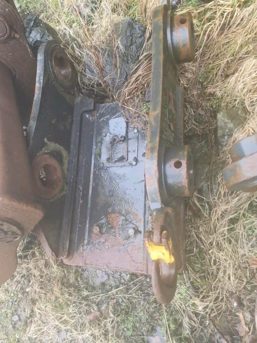 S70 Tiltrotator bucket+ Hitch - Image 4